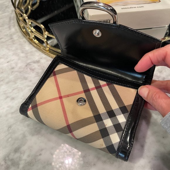 Burberry Vintage Check Wallet
Will be happy you got this nice wallet - Picture 4 of 7